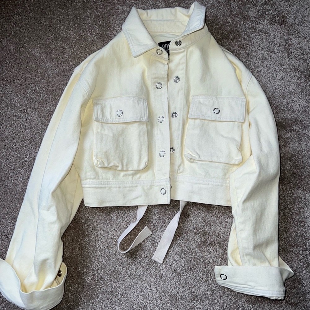 Urban outfitters Jean jacket. Semi cropped yellow, size small